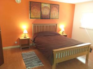 A bed or beds in a room at Quinta da Barroquinha