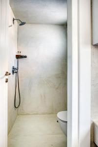 A bathroom at SifnosLiving - Love