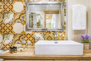 A bathroom at Villa Elenitsa
