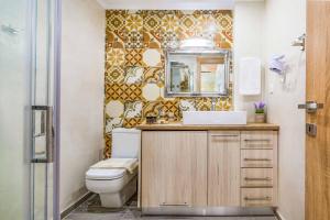 A bathroom at Villa Elenitsa