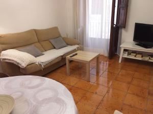 a living room with a couch and a table at Apartamento Tras Catedral in Teruel