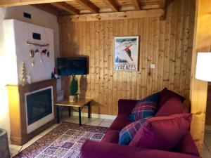 Una televisión o centro de entretenimiento en Les chalets d'Arrens