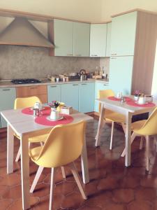 A kitchen or kitchenette at Villa Sofia