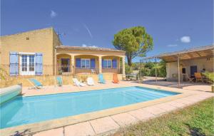 a swimming pool in front of a house at Beautiful Home In Cairanne With 5 Bedrooms, Wifi And Private Swimming Pool in Cairanne