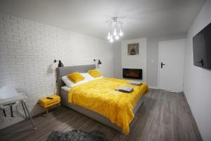 Posteľ alebo postele v izbe v ubytovaní Apartament Zdrojowy
