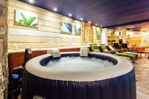 a large hot tub in a room with chairs at Mas La Jaina in Bargemon