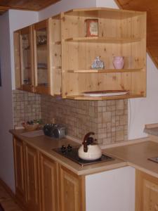 Kuchyň nebo kuchyňský kout v ubytování Apartmány pod věží + 32 fotografií