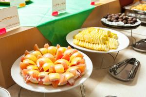three plates of food on display in a store at Kyukamura Iwate-Amiharionsen in Shizukuishi