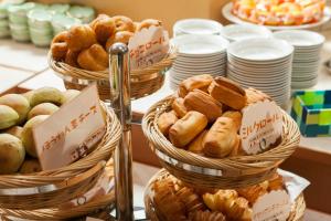 a display of baskets filled with bread and pastries at Kyukamura Iwate-Amiharionsen in Shizukuishi
