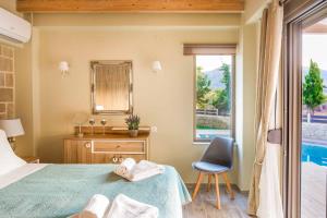A bed or beds in a room at Villa Elenitsa