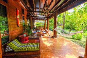 Zahrada ubytování Rommai Villa Chiang Rai + 30 fotografií