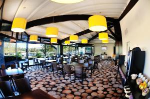 Restavracija oz. druge možnosti za prehrano v nastanitvi Relais Fasthotel Port Lauragais
