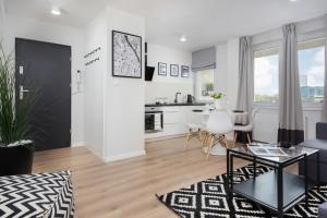 Kuchyňa alebo kuchynka v ubytovaní Warsaw City Center Apartments by Noclegi Renters
