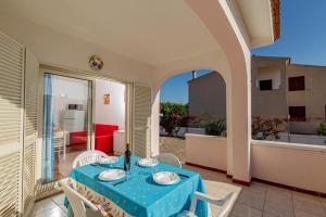 a room with a table and chairs on a balcony at Residence Arcobaleno in San Teodoro