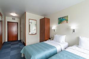 Postel nebo postele na pokoji v ubytování Equator Congress Hotel