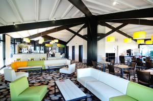 Predel za sedenje v nastanitvi Relais Fasthotel Port Lauragais