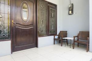 Φωτογραφία από το άλμπουμ του RedDoorz near Widya Mandala University στη Σουραμπάγια +19 φωτογραφίες