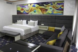 Ένα ή περισσότερα κρεβάτια σε δωμάτιο στο Erebuni Hotel Yerevan