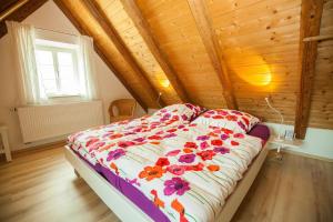 Ein Bett oder Betten in einem Zimmer der Unterkunft Ferienwohnung Spitalhof Kleinlein