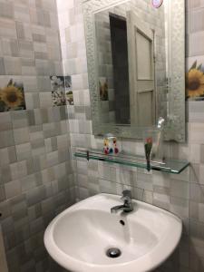 Phòng tắm tại Nha Lan Homestay
