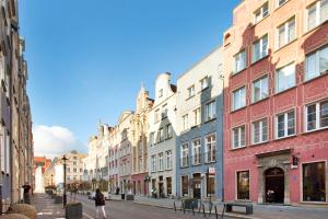 a group of buildings on a city street at Elite Apartments Old Town Ogarna Premium in Gdańsk