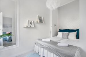 מיטה או מיטות בחדר ב-Elite Apartments Old Town Ogarna Premium