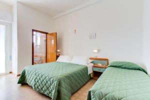 Postel nebo postele na pokoji v ubytování Hotel Astoria + 33 fotografií