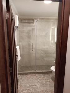 Ένα μπάνιο στο Jewel Al Nasr Hotel & Apartments