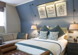 Postel nebo postele na pokoji v ubytování voco Grand Central Glasgow by IHG