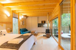 Giường trong phòng chung tại Cabañas Enoturismo María Manuela +55 ảnh