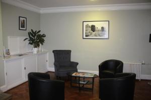 a living room with two chairs and a table at Charney Manor in Kingston Bagpuze