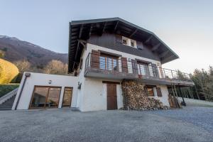 シャレーから撮影された、または一般的な山の景色