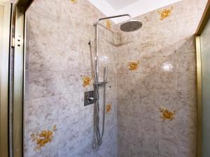 A bathroom at VILLA MOLINELLA