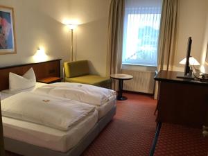 Postel nebo postele na pokoji v ubytování Garni Hotel Schmaus