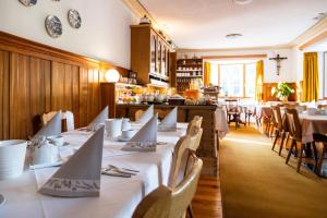 A restaurant or other place to eat at Villa Alba
