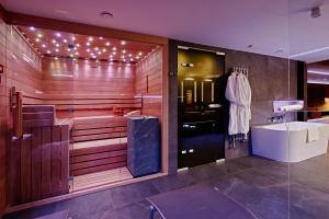 Ванная комната в Harmony Club Hotel