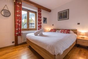 a bedroom with a large bed and a window at Apartment Germain 1 in Chamonix