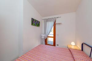 מיטה או מיטות בחדר ב-Appartamento Trilocale Le Canne 6 posti letto con giardino