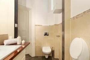 a bathroom with a toilet and a sink at Elite Apartments Sopot Admiralski przy plaży in Sopot +8 photos