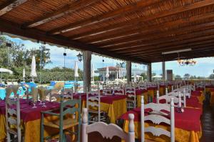 Bazén v ubytování Li Suari Club Village nebo v jeho okolí