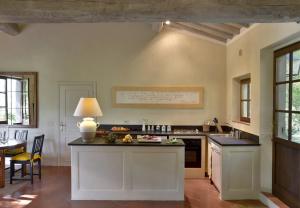 A kitchen or kitchenette at Casa Dell'Ambasciatore