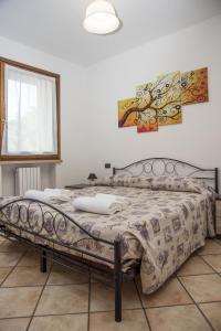 a bedroom with a bed in a room at Residenza Meeting in Verona