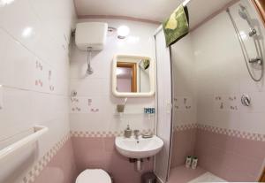 Kúpeľňa v ubytovaní Vecchia Napoli - Quartieri Spagnoli + 33 fotografií