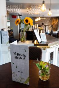 Certifikát, hodnocení, plakát nebo jiný dokument vystavený v ubytování Hardwick Arms Hotel