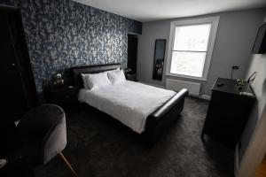 Postel nebo postele na pokoji v ubytování Hardwick Arms Hotel