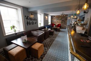Posezení v ubytování Hardwick Arms Hotel
