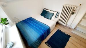 A bed or beds in a room at Le Monde Apartment Bratislava - amazing 5BDR in downtown