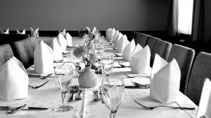 a long table with wine glasses and napkins at Gasthaus zur Eiche in Hausach