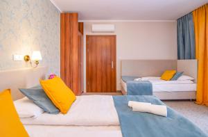 Łóżko lub łóżka w pokoju w obiekcie Pod Wzgórzem Bed & Breakfast