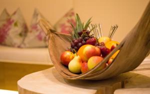 a bowl of fruit sitting on a table at ... mein romantisches Hotel Toalstock in Fiss